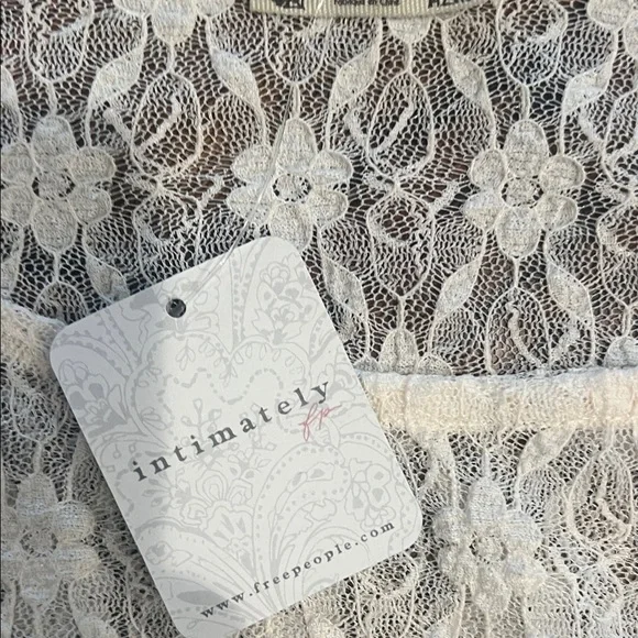 Free people Elegant Lace Women’s Top in Cream - Picture 3 of 6